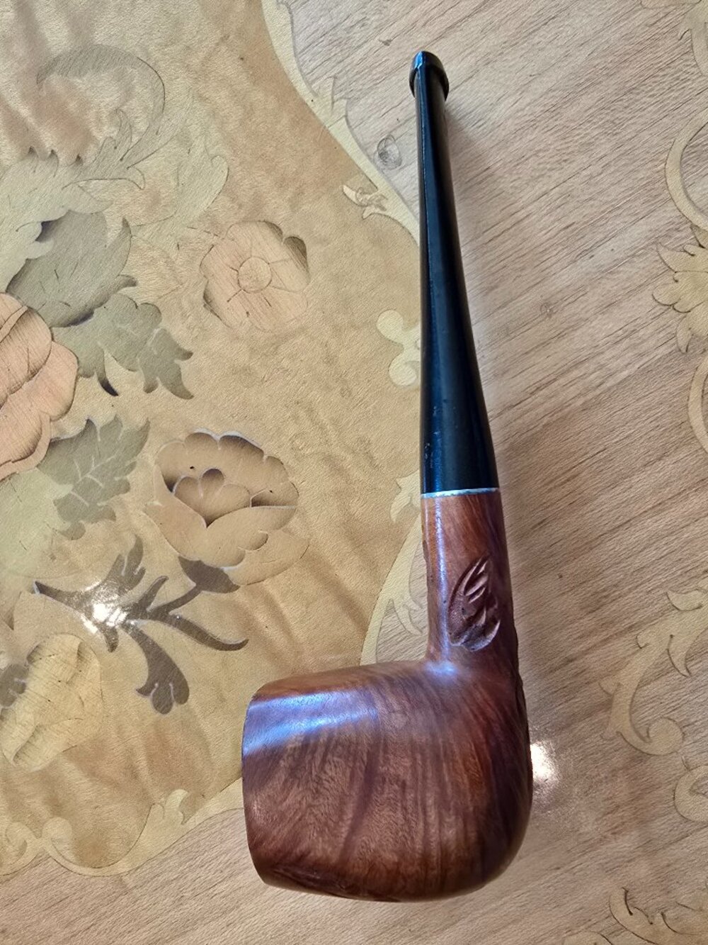 Vintage Briar Pipe, Carved Leaf Motif, Long Straight, Collectible Décor